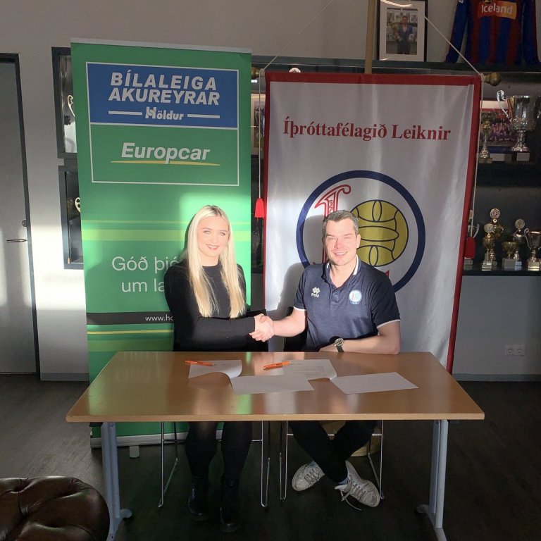 Þórhildur Steingrímsdóttir frá Bílaleigu Akureyrar og Helgi Hafsteinsson frá Leikni undirrituðu samn…