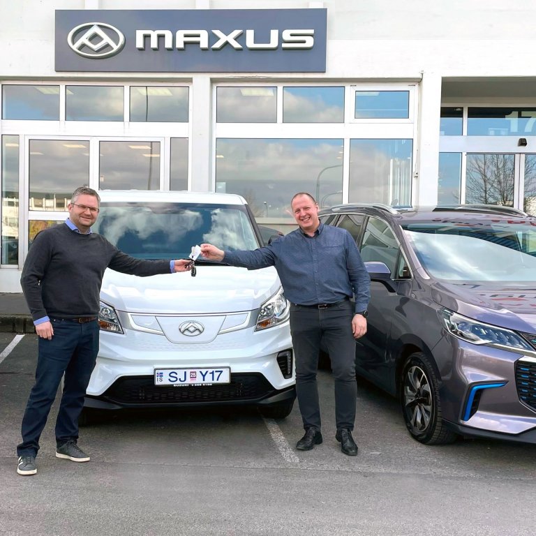 Höldur - Bílaleiga Akureyrar festir kaup á 100% rafknúnum Maxus sendi- og fólksbílum.